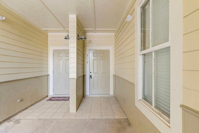 Building Photo - 11 S Wildflower Dr