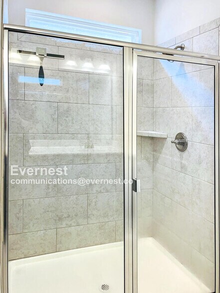 Building Photo - 2217 Silverton Dr