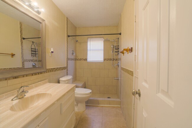 Building Photo - 3118 Flamborough Dr
