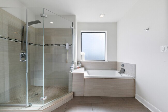 Building Photo - 4301 Vivian St