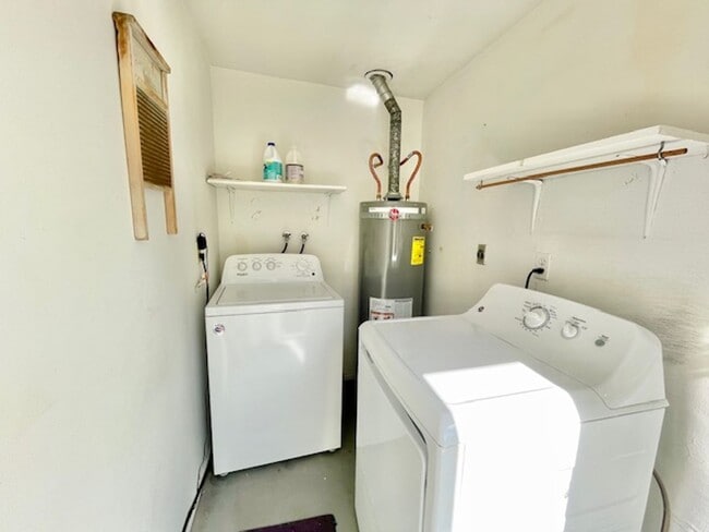 Building Photo - Bright single level 2 bed 1 bath Duplex