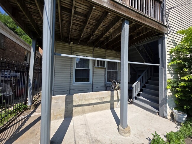 Building Photo - 3611 S Wood St