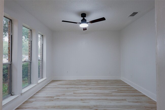 Building Photo - 2902 Misty Park Dr