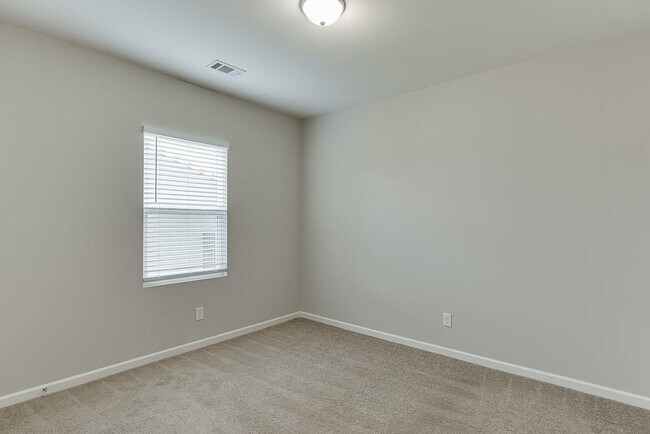 Building Photo - 145 Alexander Ln