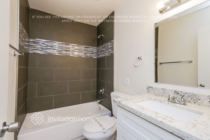 Building Photo - 3118 N Pleasant Dr