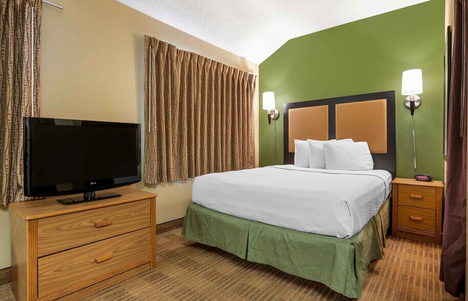 Building Photo - Furnished Studio-Indianapolis - West 86th St.