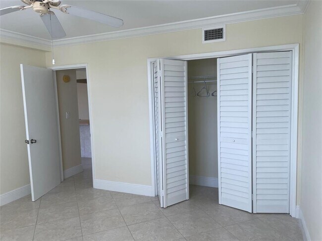 Building Photo - 336 N Birch Rd