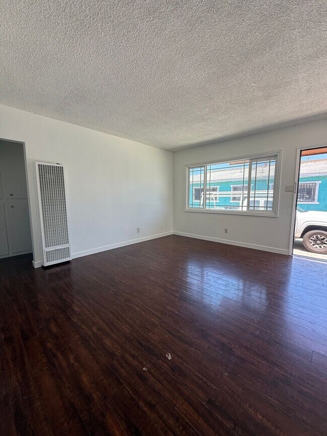 Building Photo - 1534 W 205th St