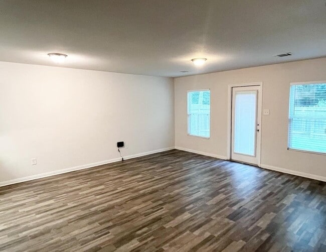 Building Photo - 15717 Del Norte Dr