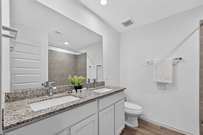 Building Photo - 9721 Chelsea St