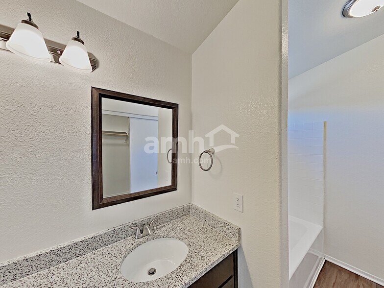 Building Photo - 7547 W Vermont Ave