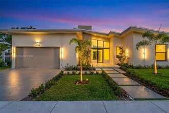 Building Photo - 3905 SW 5th St