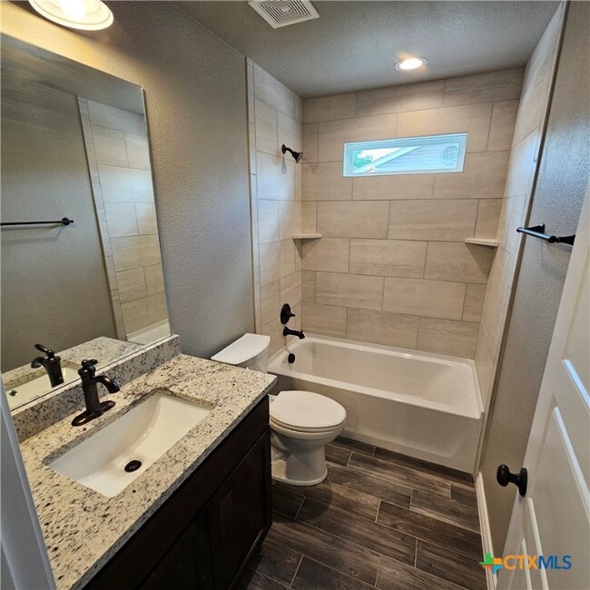 Building Photo - 1746 Blueridge Dr