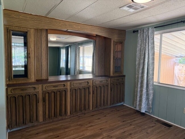 Building Photo - 3 Bedroom Spacious Home - Contact Property Pros