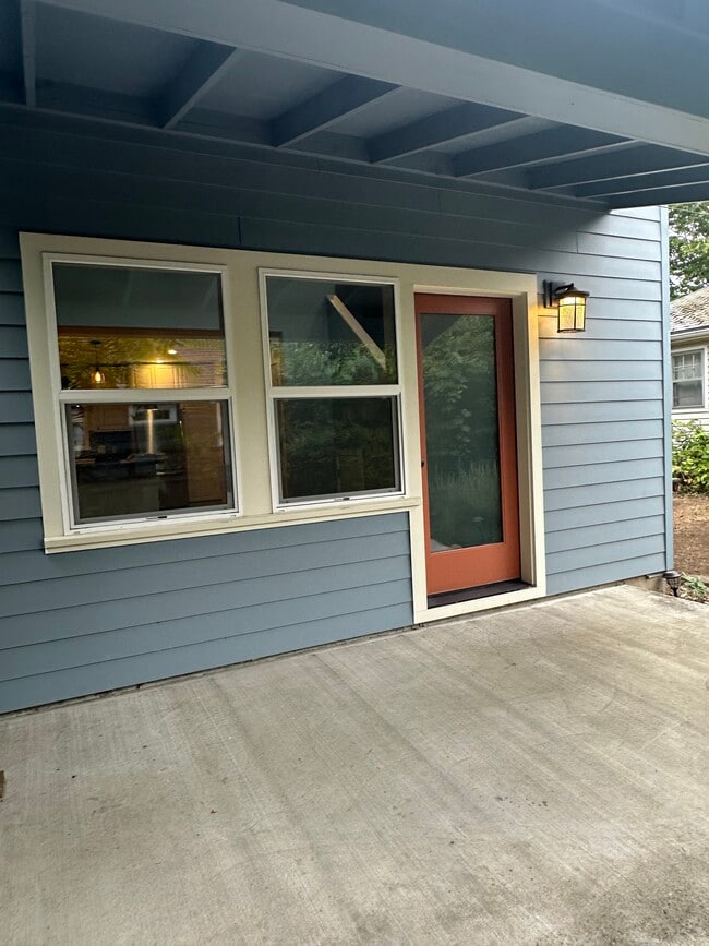 Primary Photo - 3980 NE 38th Ave