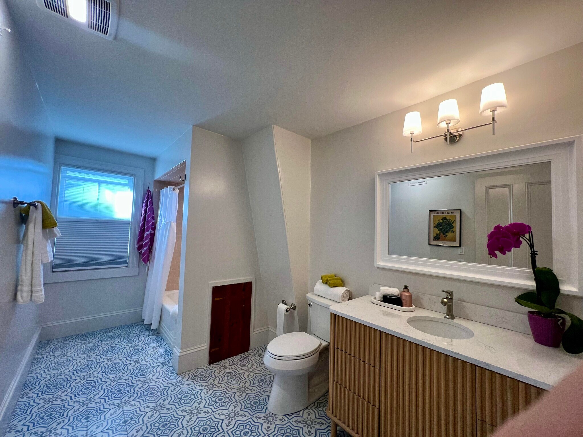 Building Photo - 214 Bowen St