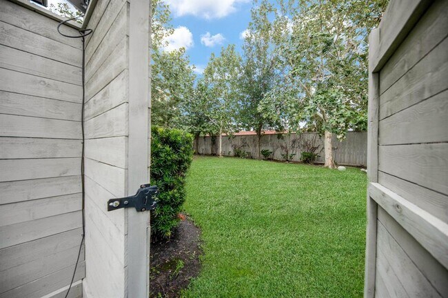 Building Photo - 5410 Alder Cir