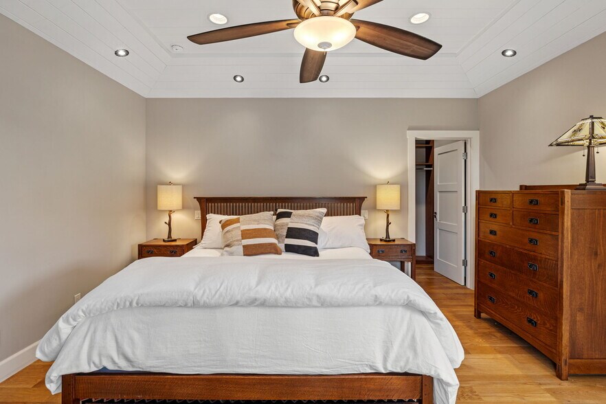 Building Photo - 521 24th Pl