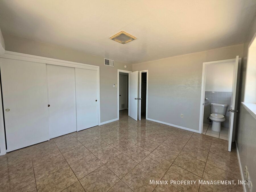 Building Photo - 3202 W Illinois Ave