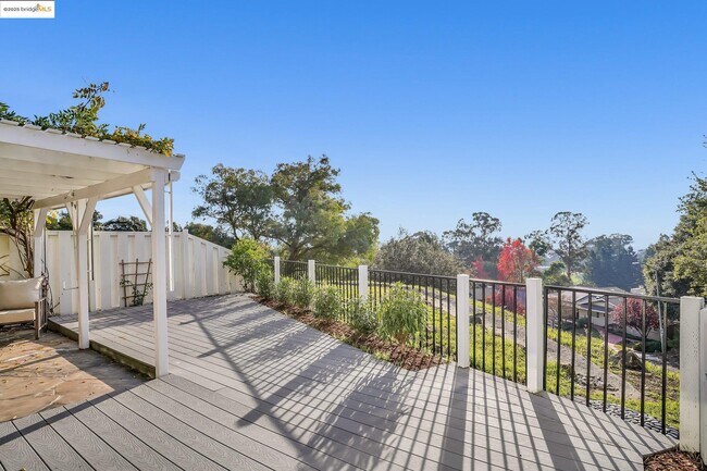 Building Photo - 21 Ironwood