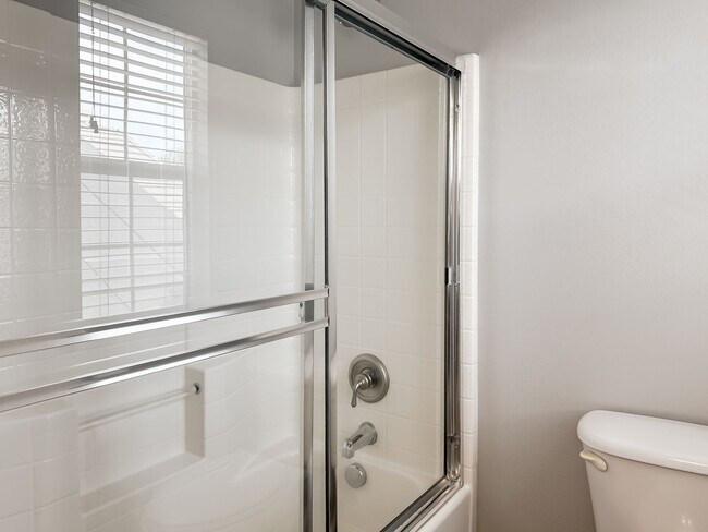 Building Photo - 32920 Northshire Cir
