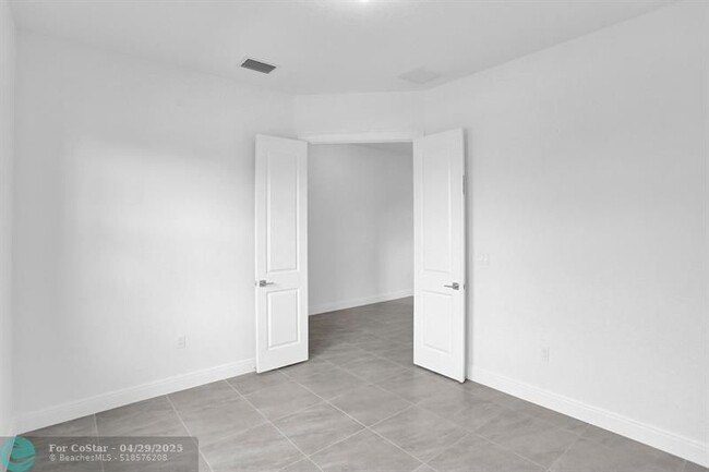 Building Photo - 11890 S Baypoint Cir