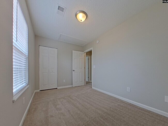 Building Photo - 661 Thornhill Dr