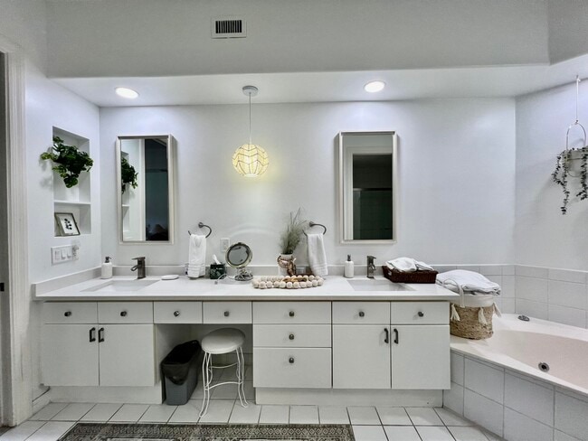 Building Photo - 2431 NW 59th St