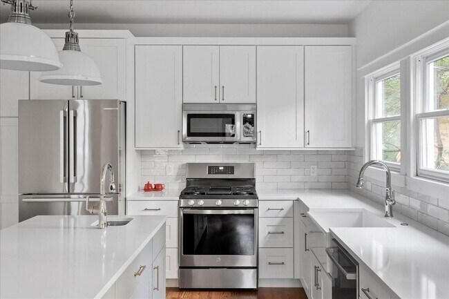 Building Photo - 1629 W 12th St