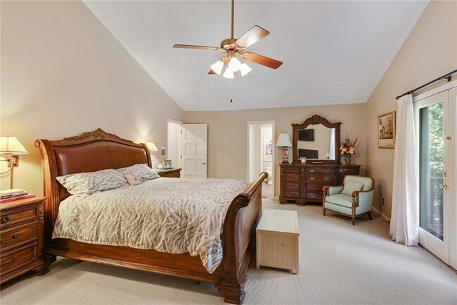 Building Photo - 586 Starlight Dr NE