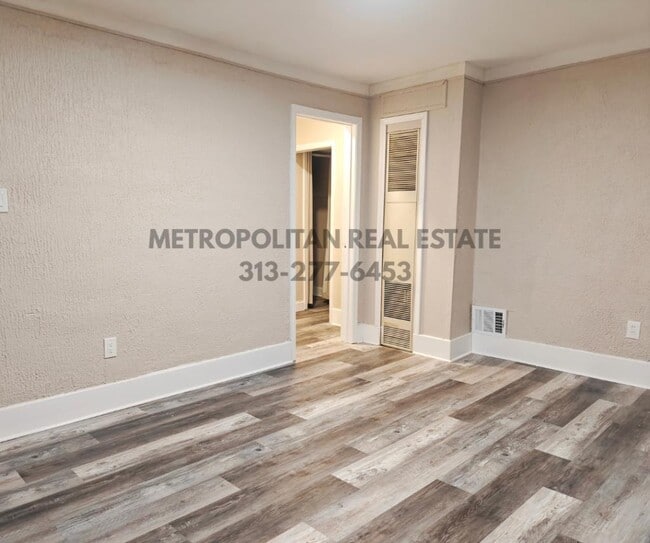 Building Photo - 4476 Monroe St