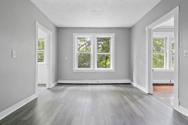 Building Photo - 202 Mather St