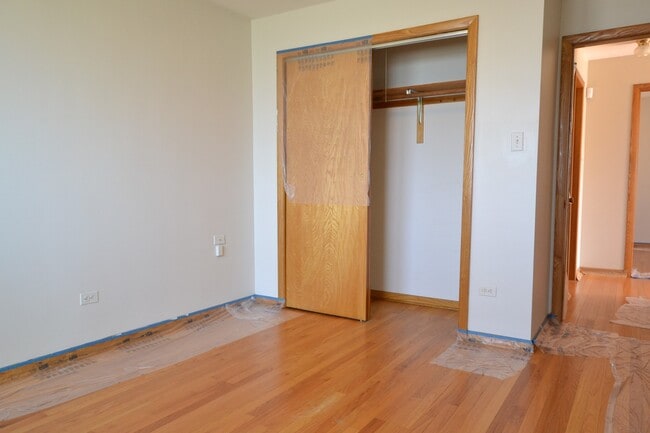 Building Photo - 2900 W 101st Pl