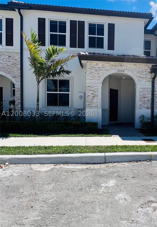 Building Photo - 2562 SE 29th Dr