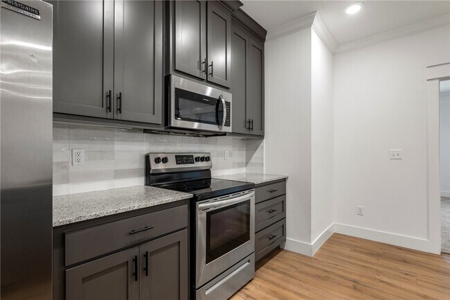 Building Photo - 1610 S 17th Pl