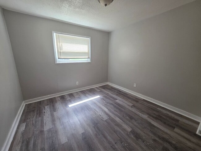 Building Photo - Charming & Light-Filled 2-Bedroom Duplex!
