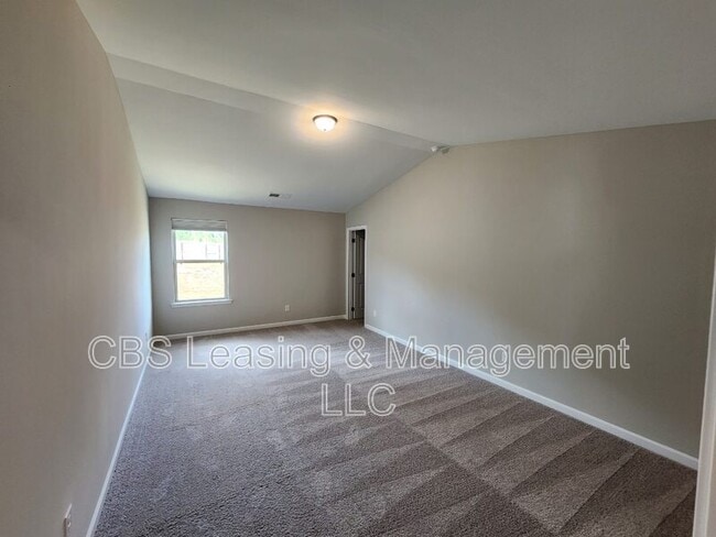 Building Photo - 2112 Sequoia Dr