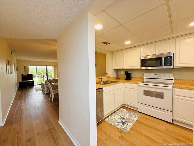 Building Photo - 9490 S Ocean Dr
