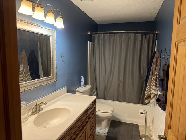 Building Photo - 923 Virginia Ln