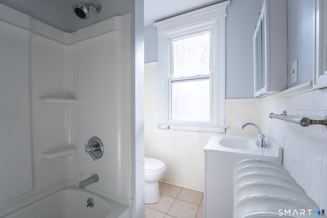 Building Photo - 94 Fairfield Ave