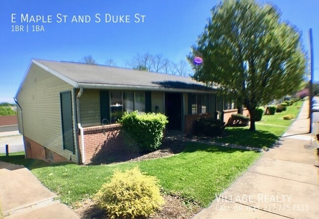 Building Photo - 461 E Maple St
