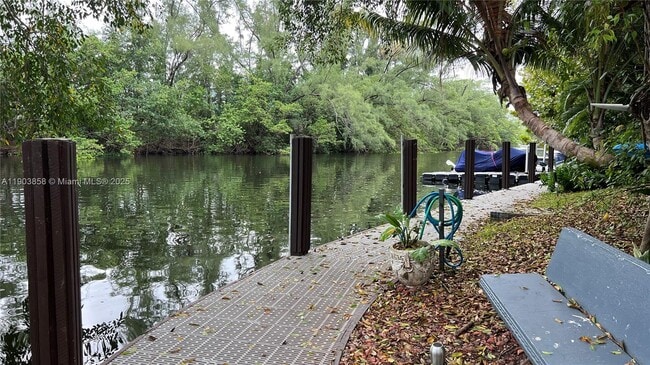 Building Photo - 1860 Venice Park Dr