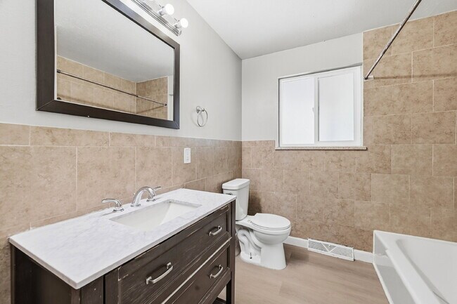 Building Photo - $2,240.95 with $300 Off the First Month's Rent, 5 Beds - 2 Bath, Triplex in Littleton with Shared...