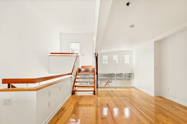 Building Photo - 615 Hampton Dr