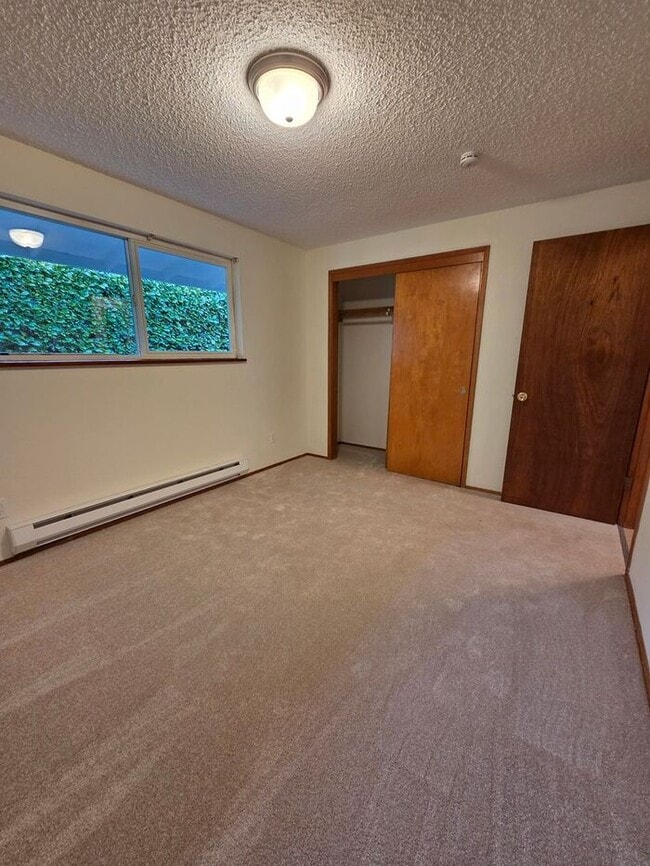 Building Photo - Exceptional North-End, 2 Bedroom Duplex!