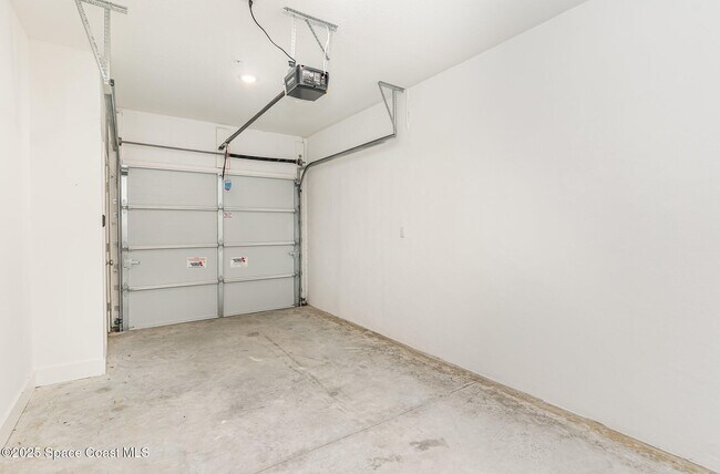 Building Photo - 1605 Par St NE