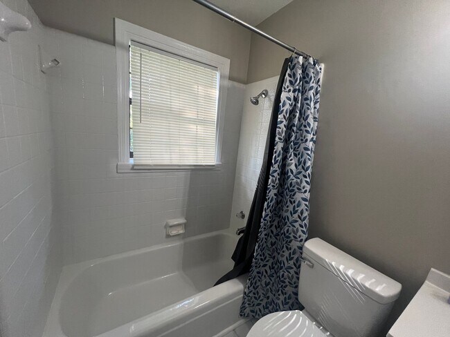 Building Photo - 3502 Willow Ln