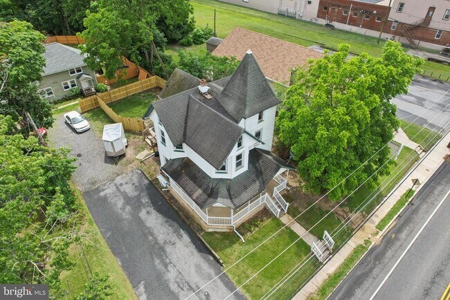 Building Photo - 134 S Main St