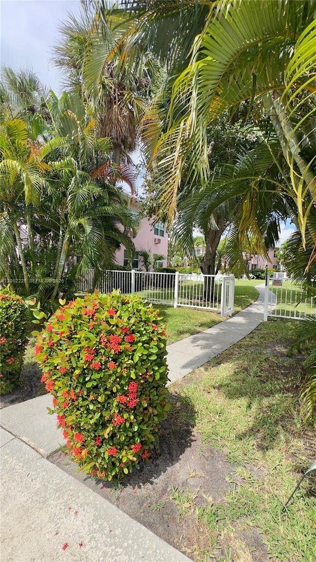 Building Photo - 700 Bayshore Dr