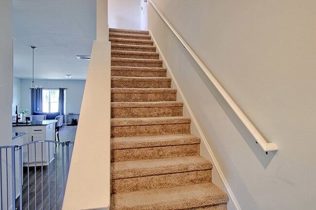 Building Photo - 147 Enclave Wy